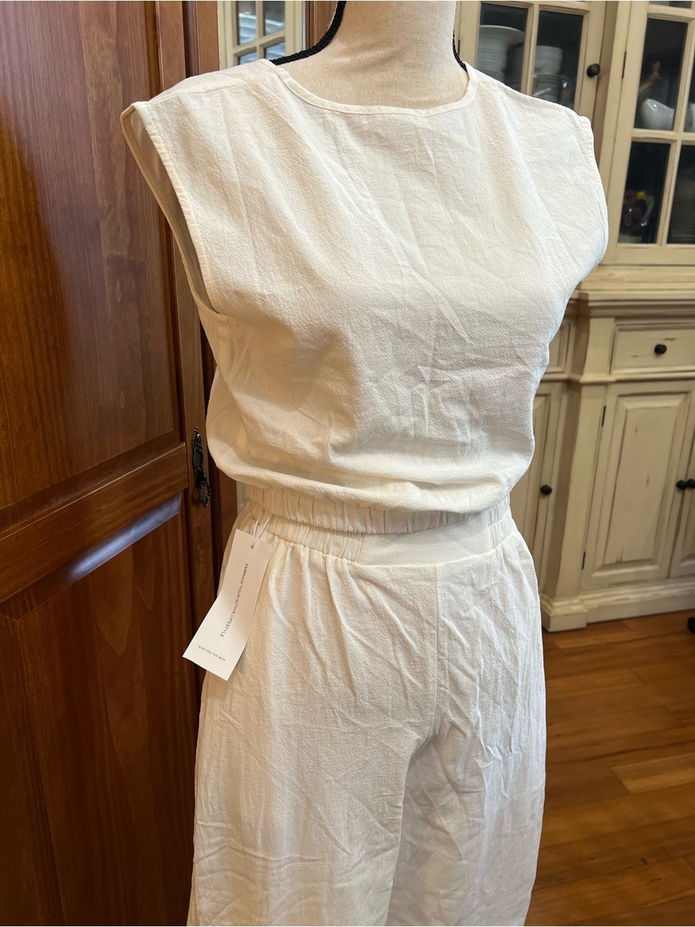 Wide-Leg High-Waist Pants Set in White - Picture 3 of 7